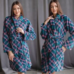 Victoria Secret Women's Cozy Plaid Robe Size M/L